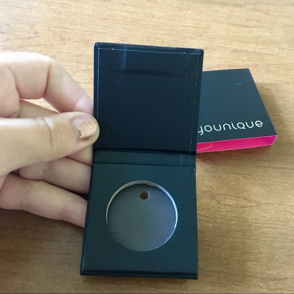 ‼ Younique pressed eye shadow empty compact